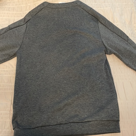 Classic Reebok Sweater - Picture 6 of 6